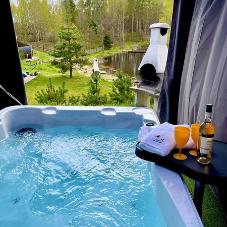 Osada Skoczkowo Komfortowe Domki Z Jacuzzi Nad Jeziorem- Sauna- Balia- Prywatny Staw Wedkarski Podiazy المظهر الخارجي الصورة