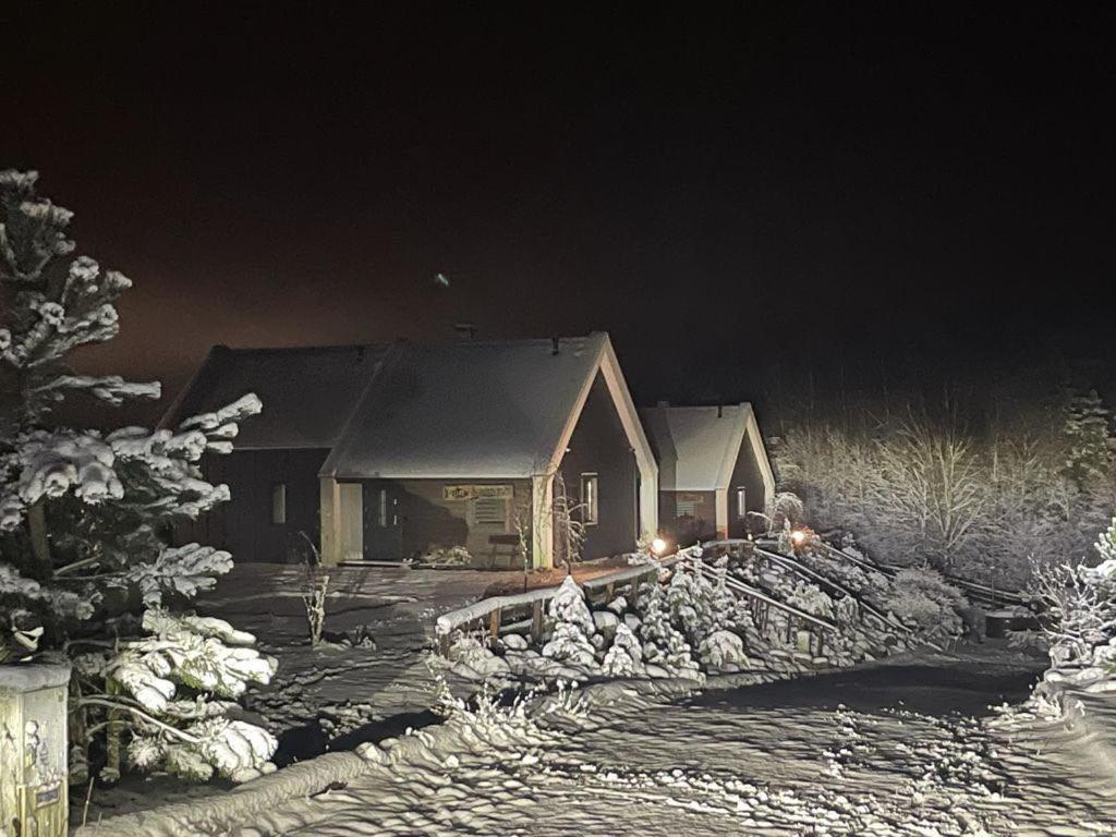 Osada Skoczkowo Komfortowe Domki Z Jacuzzi Nad Jeziorem- Sauna- Balia- Prywatny Staw Wedkarski Podiazy المظهر الخارجي الصورة