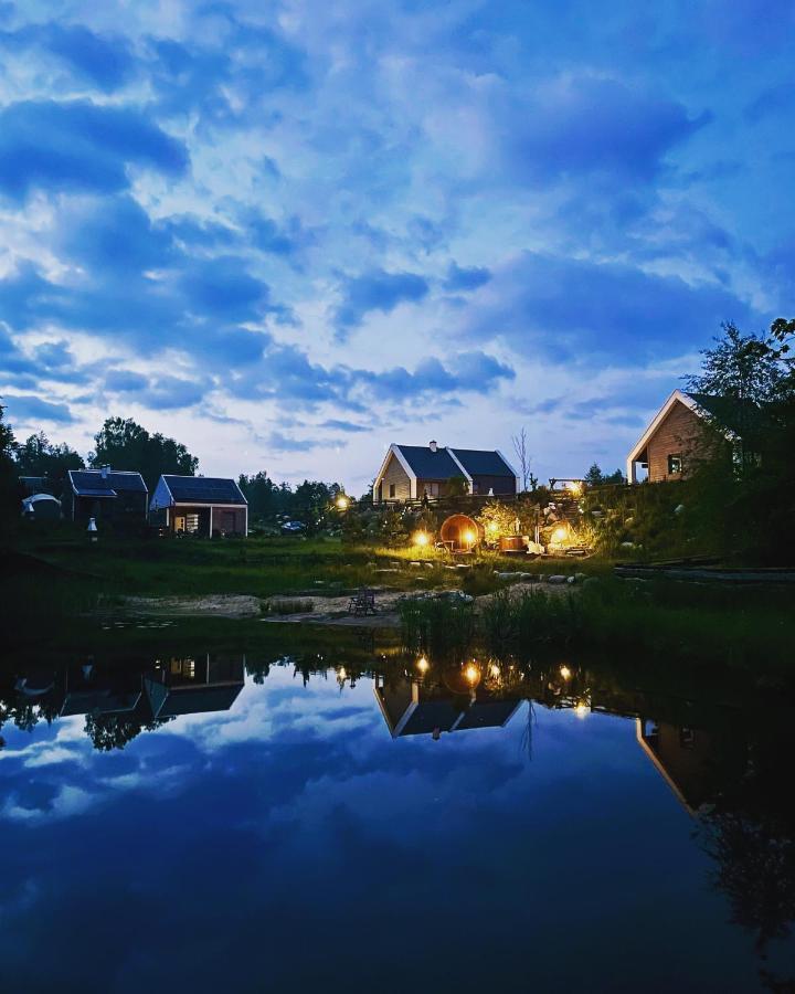 Osada Skoczkowo Komfortowe Domki Z Jacuzzi Nad Jeziorem- Sauna- Balia- Prywatny Staw Wedkarski Podiazy المظهر الخارجي الصورة