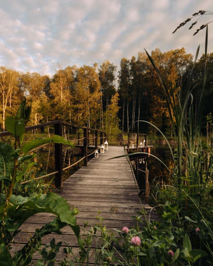 Osada Skoczkowo Komfortowe Domki Z Jacuzzi Nad Jeziorem- Sauna- Balia- Prywatny Staw Wedkarski Podiazy المظهر الخارجي الصورة