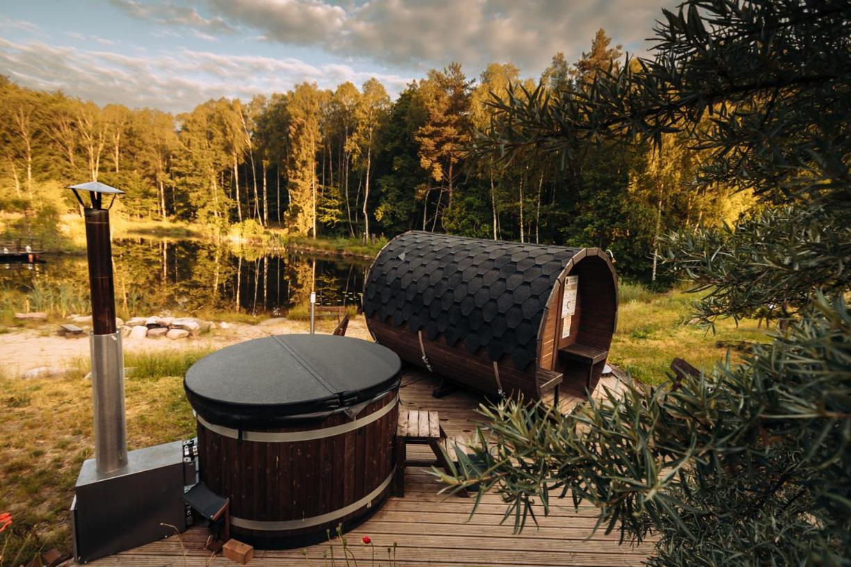 Osada Skoczkowo Komfortowe Domki Z Jacuzzi Nad Jeziorem- Sauna- Balia- Prywatny Staw Wedkarski Podiazy المظهر الخارجي الصورة