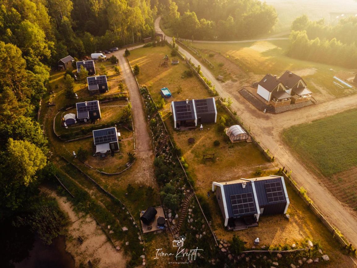 Osada Skoczkowo Komfortowe Domki Z Jacuzzi Nad Jeziorem- Sauna- Balia- Prywatny Staw Wedkarski Podiazy المظهر الخارجي الصورة