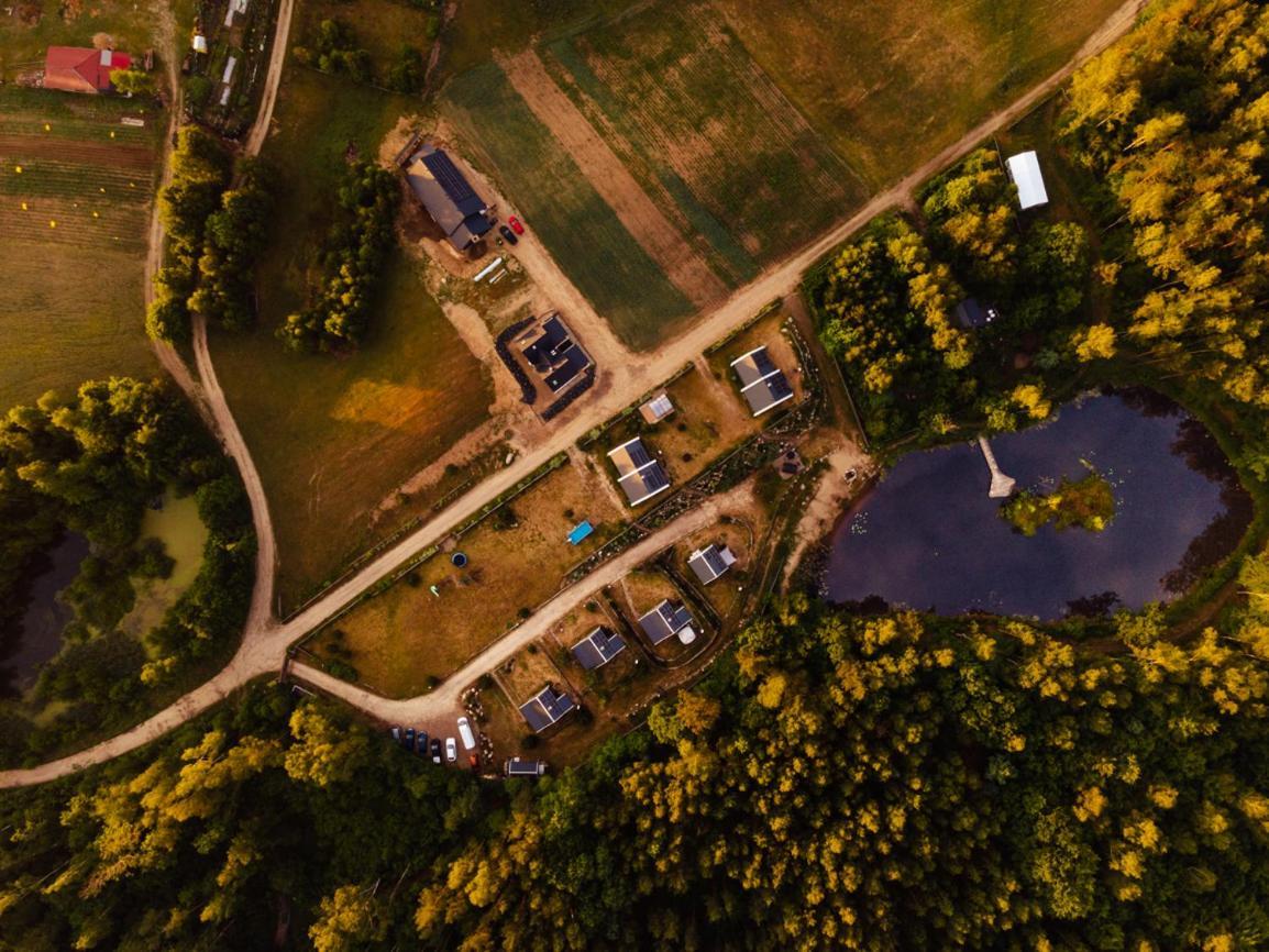 Osada Skoczkowo Komfortowe Domki Z Jacuzzi Nad Jeziorem- Sauna- Balia- Prywatny Staw Wedkarski Podiazy المظهر الخارجي الصورة
